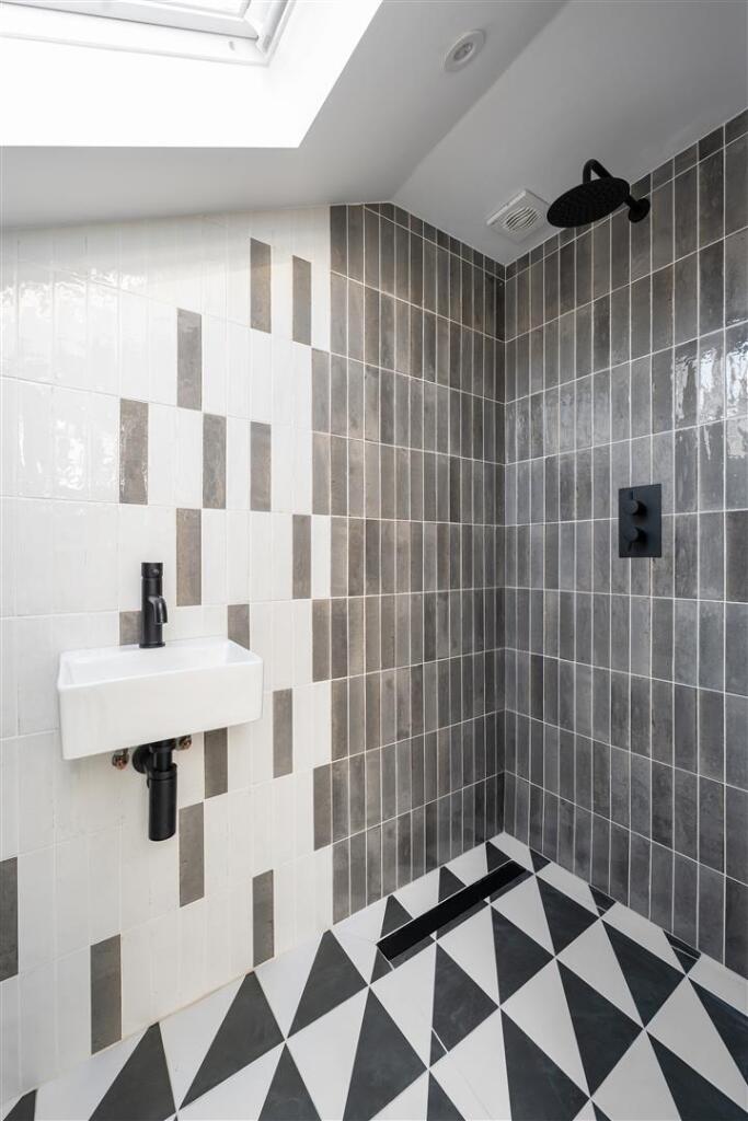 Queen Elizabeth Road E17