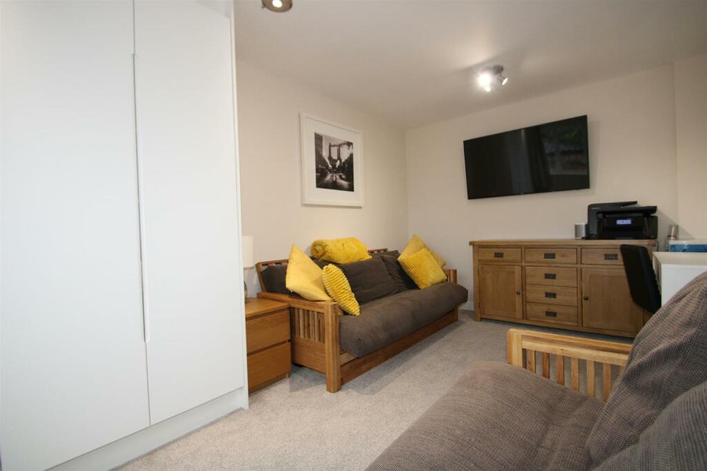 Bedroom 1 Aspect 2
