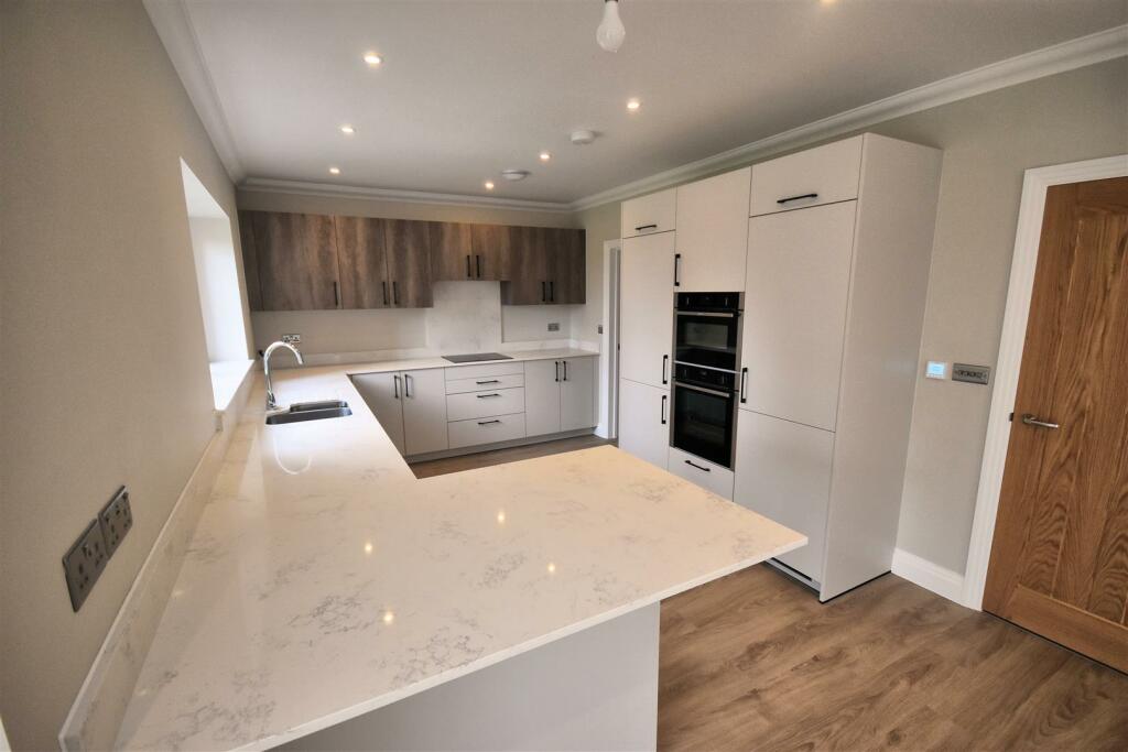 Kitchen 2.jpg