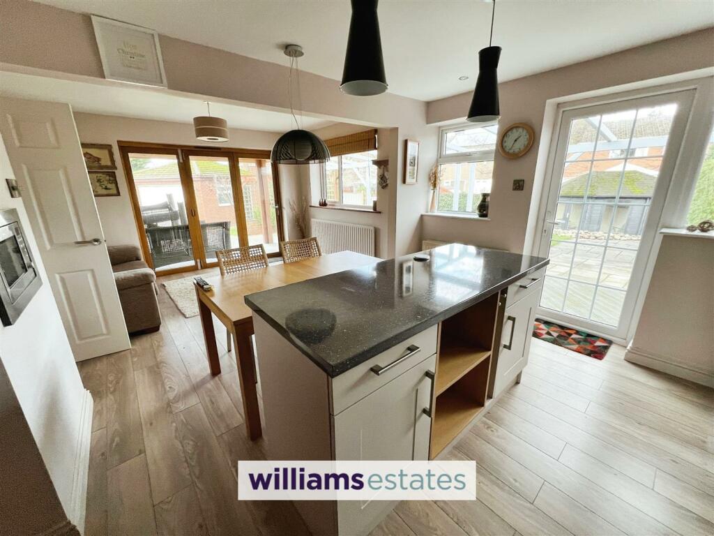 Kitchen/Living Area
