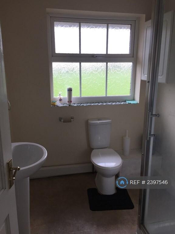 Upstair Shower Room 