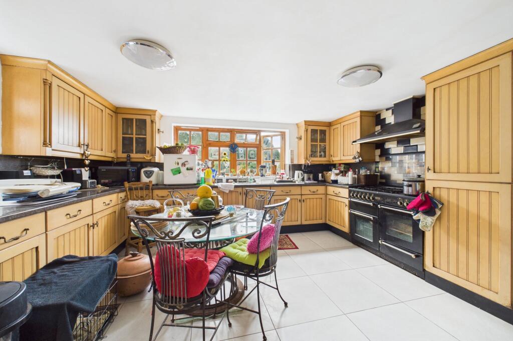 Kitchen / Breakfast Room