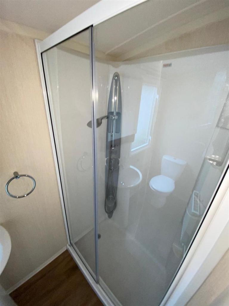 Shower Room.jpg