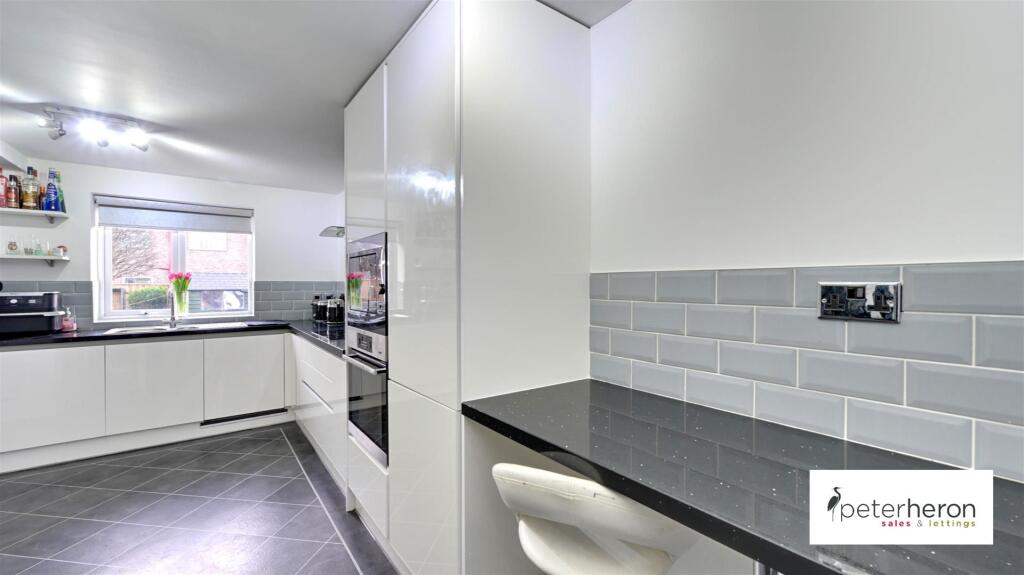 Breakfasting Kitchen