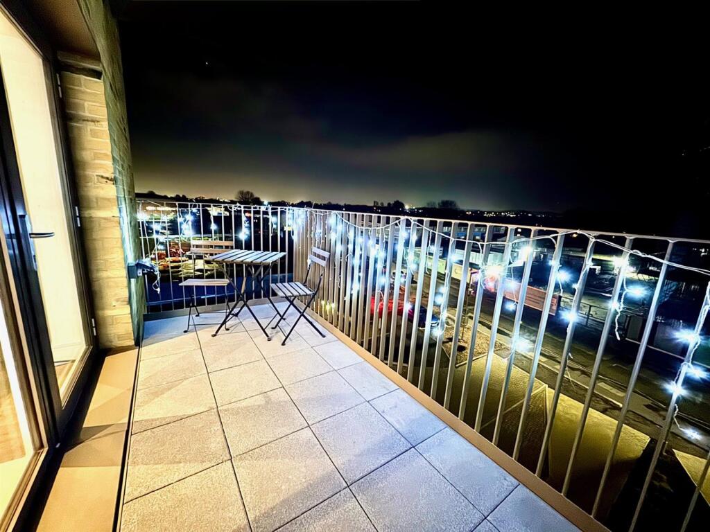 16. Balcony.jpg