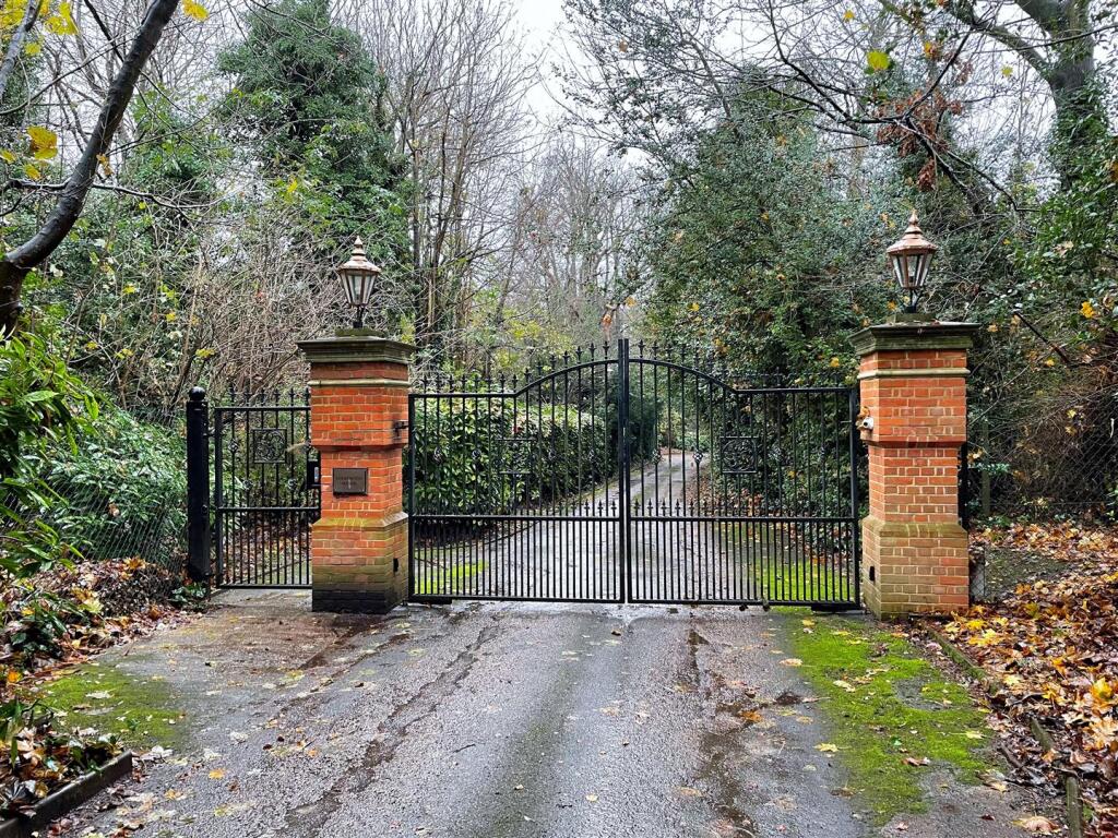EntranceGates.e.jpg