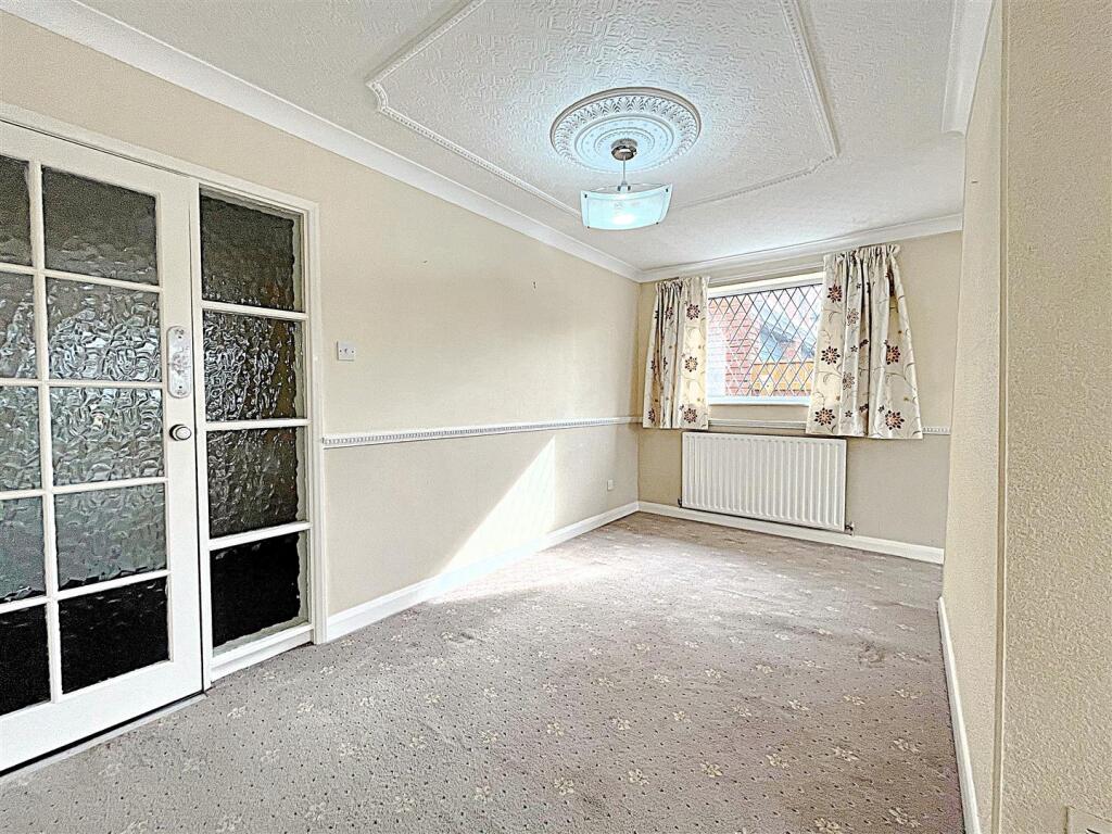LOUNGE-DINING ROOM