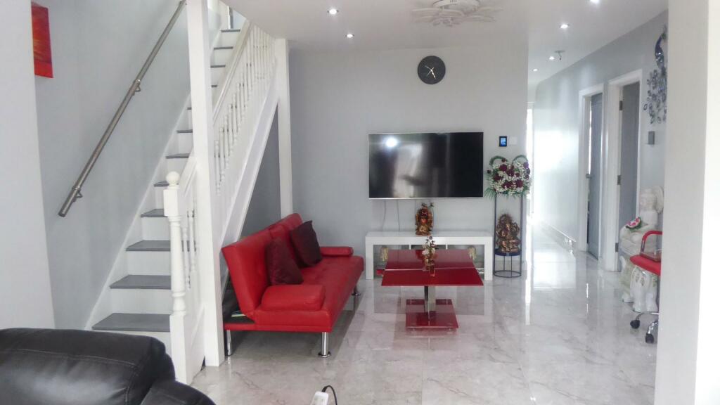LOUNGE AREA