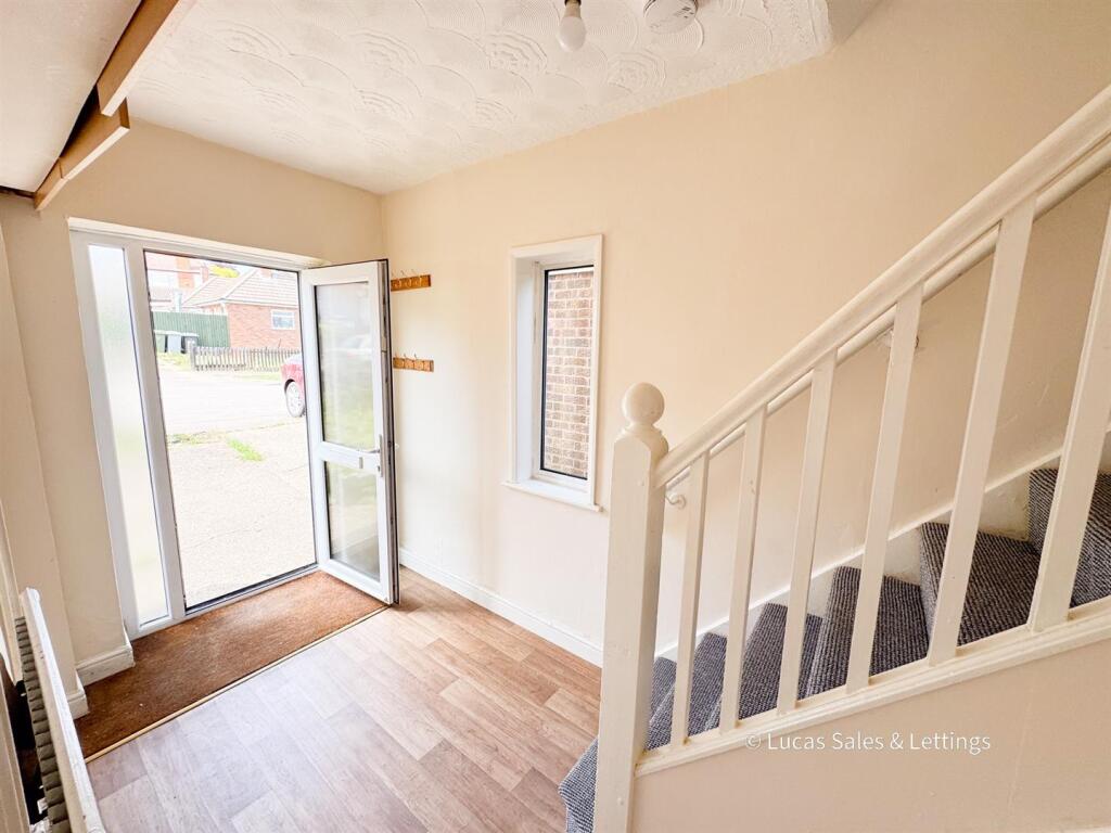 15 Hillside Ave Kettering-01.jpg