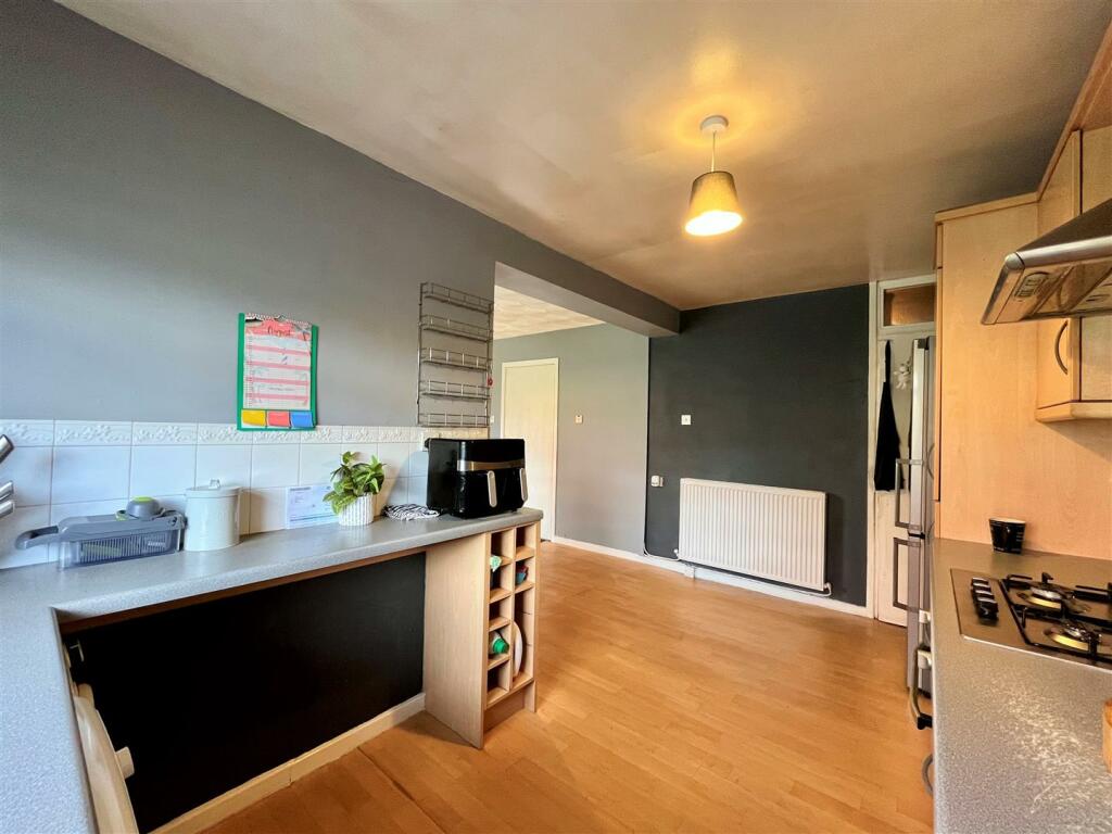 Kitchen Area Aspect 2