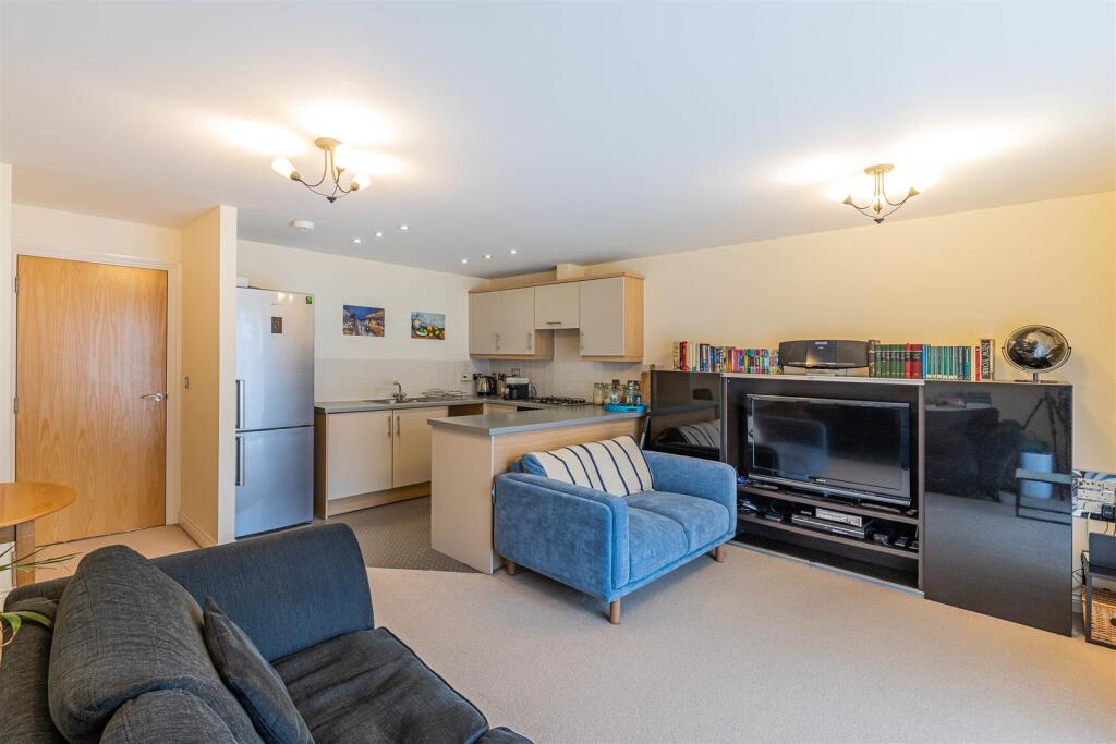 Clive Hall Court 17-12.jpg