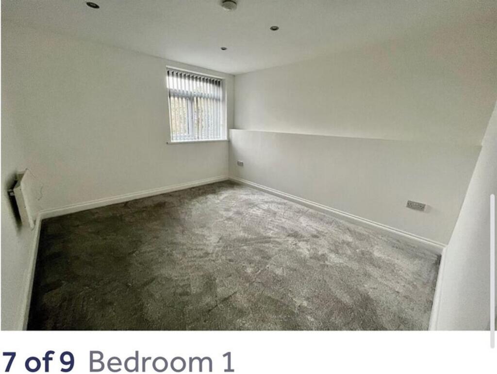 Bright and inviting double bedroom featuring am...