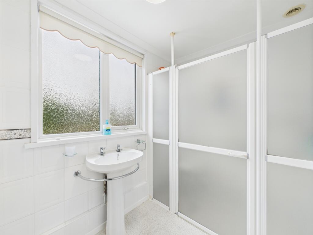 CAM02386G0-PR0131-STILL028