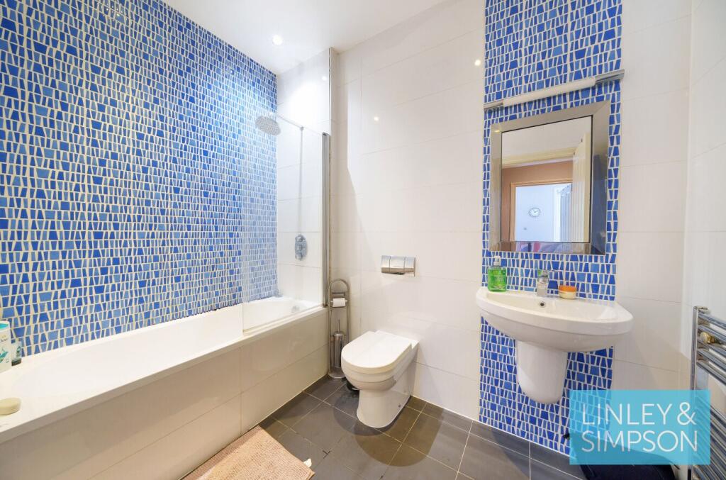 Apt 1 - Bathroom