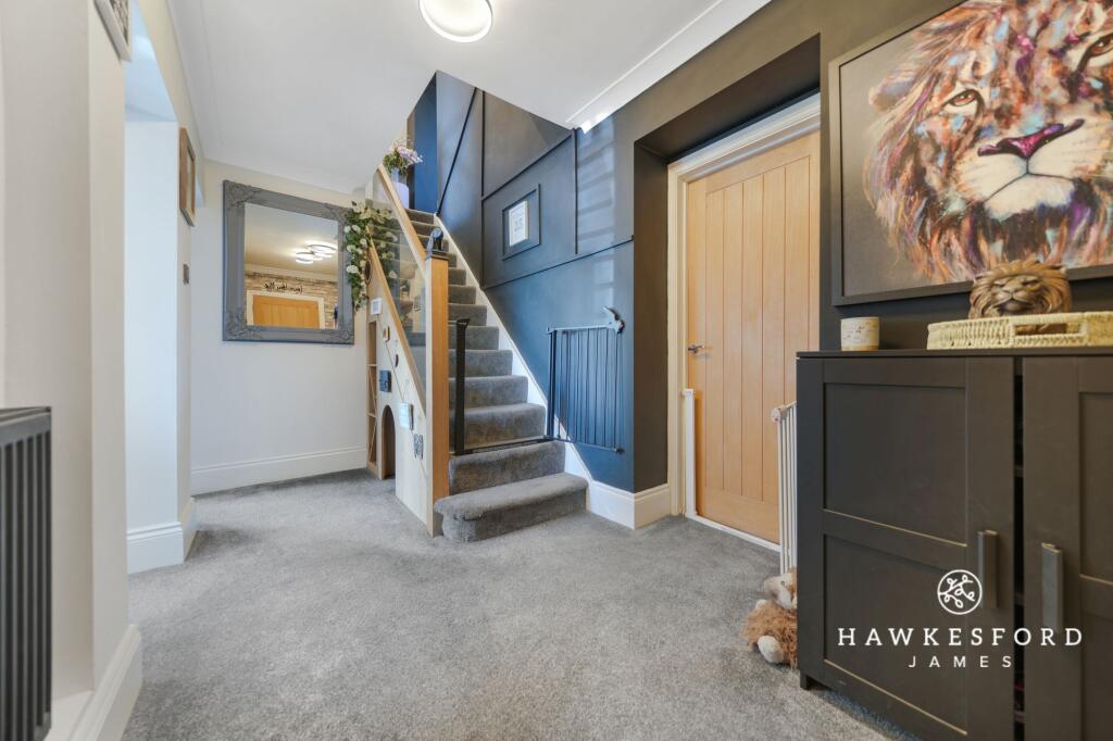 Church Road, Tonge - Entrance hall