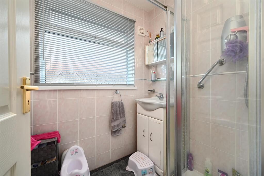 12 Oakdene Avenue, BN41 (16).jpg