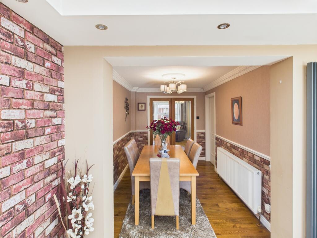 CAM04233G0-PR0025-STILL012