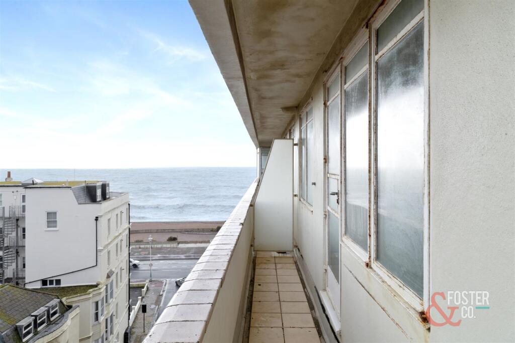 Embassy Court, Flat 77-003.jpg
