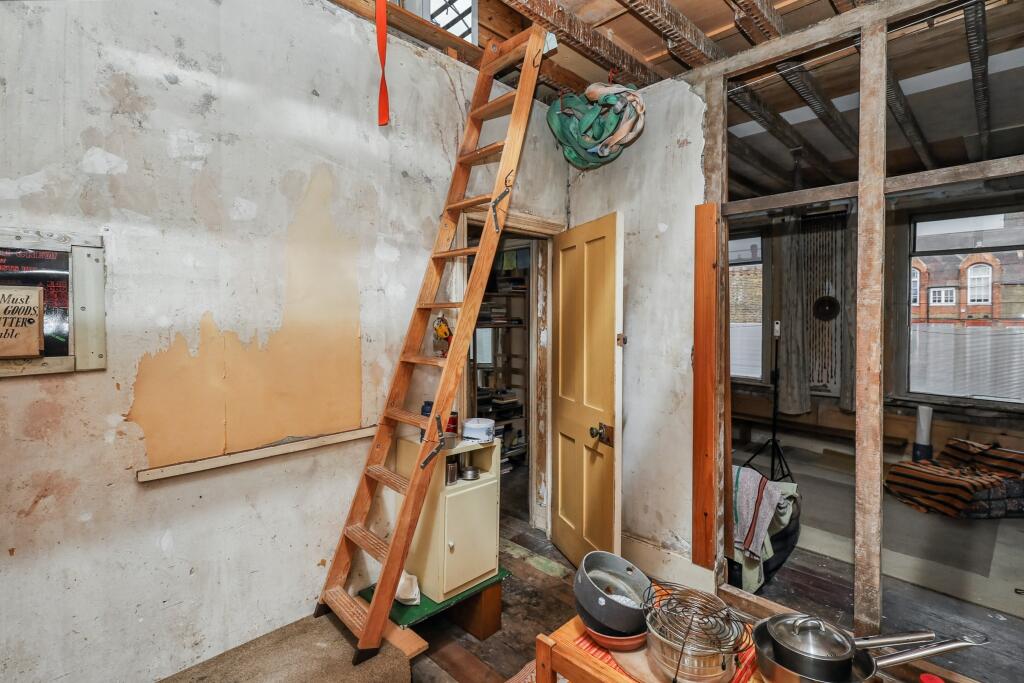 27 Colne Road, Clapton, London, E5 0HR