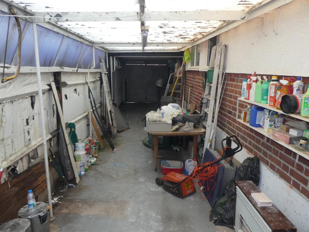 Garage.JPG
