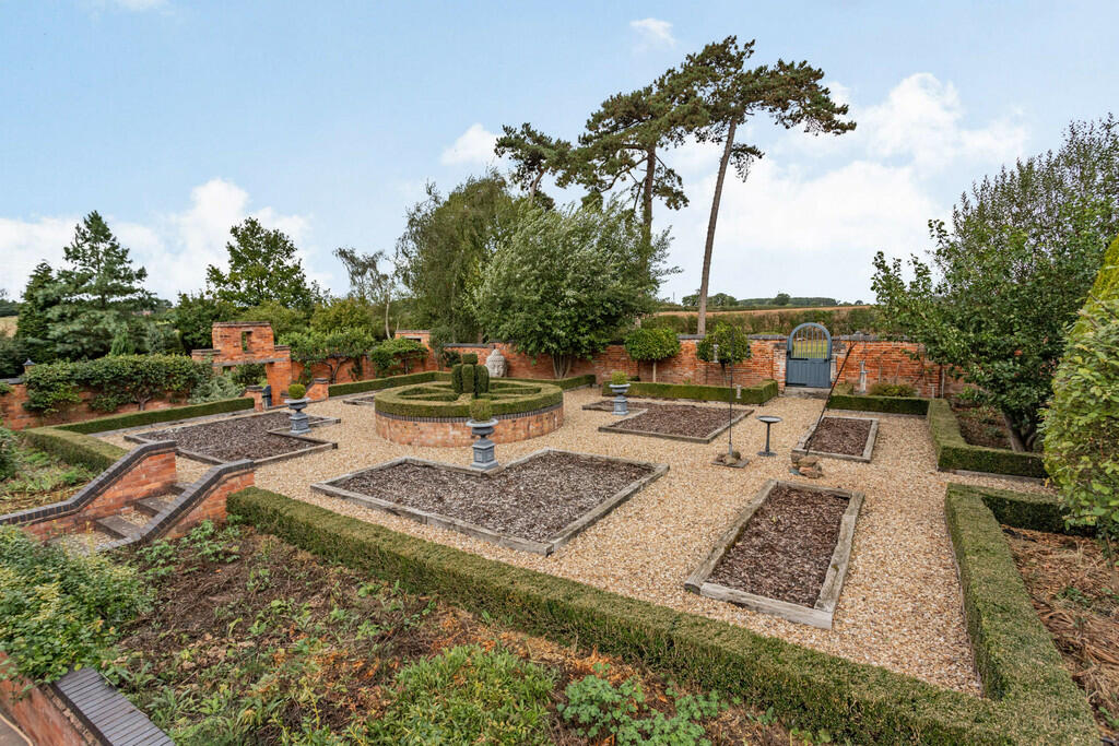 8479735-exterior2...