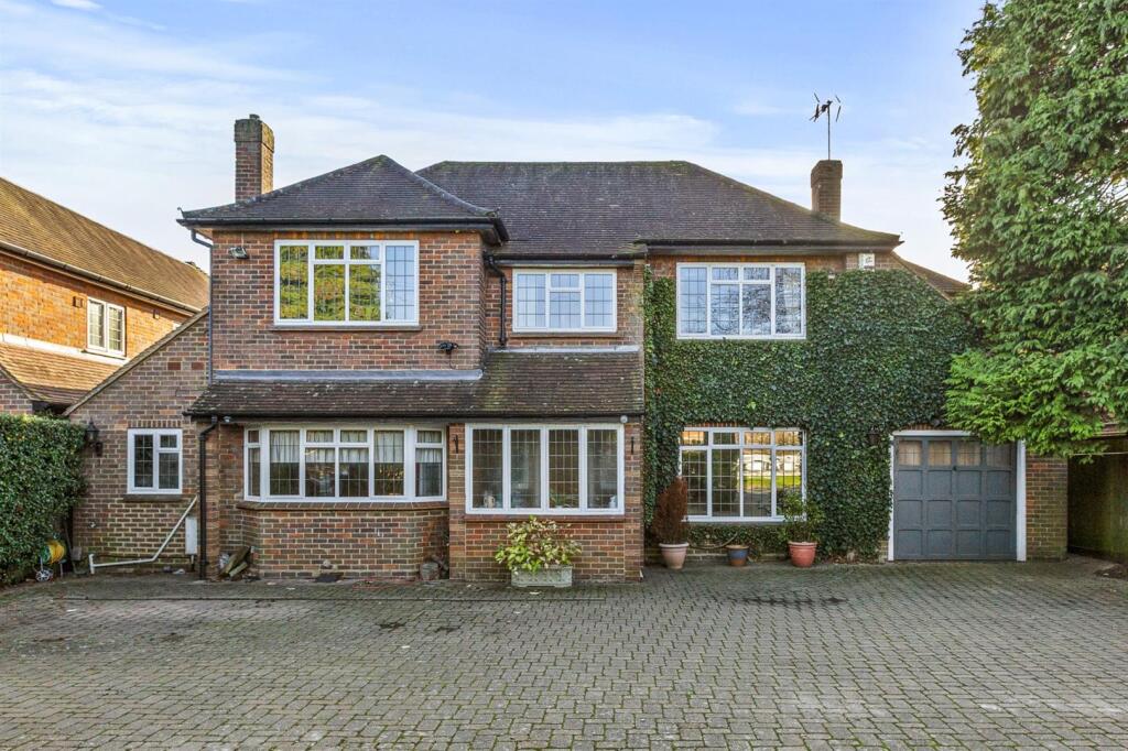 thumbnail_25 Marlow Rd, HP11 1TA NEW-3.jpg
