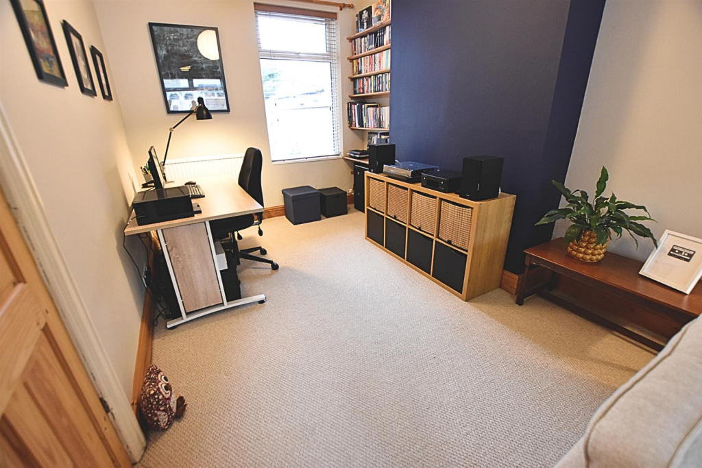 LOUNGE DINING ROOM