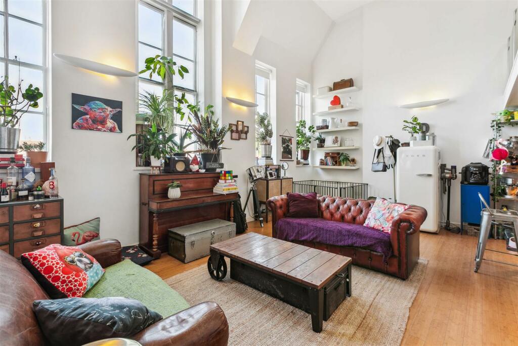Flat 15 - 1 Reed Place, Clapham, SW4 7LF-6.jpg