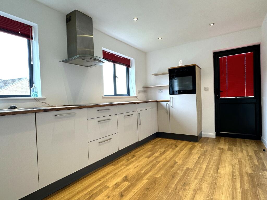 Kitchen 1.JPG