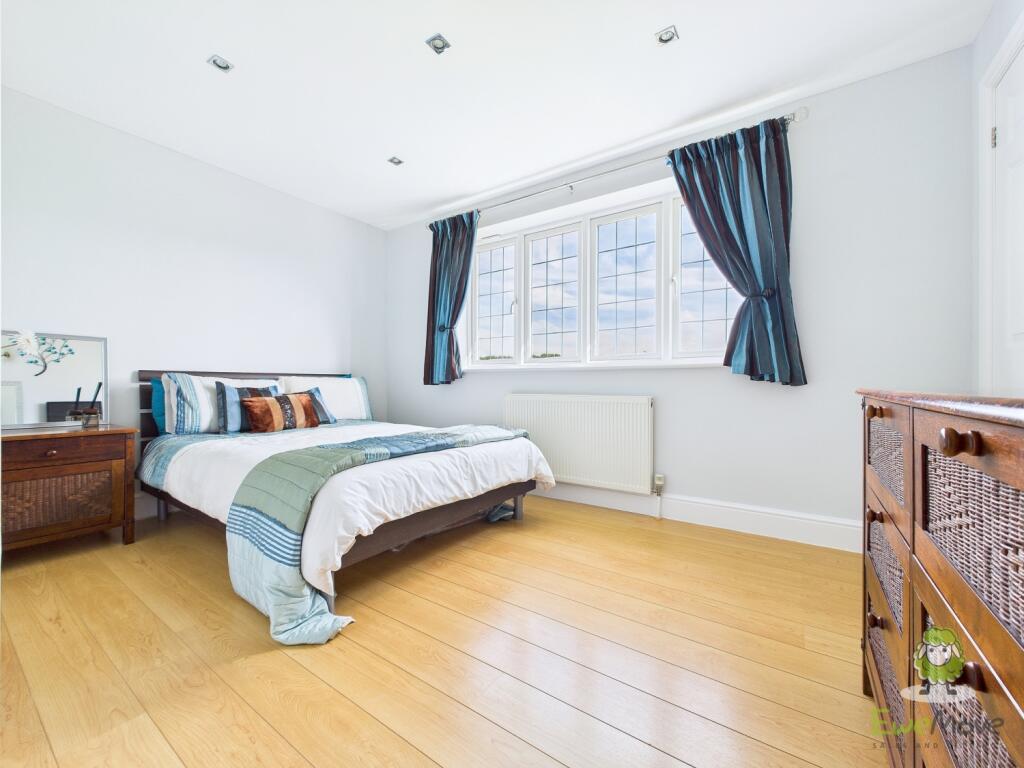 CAM01543G0-PR0132-STILL074