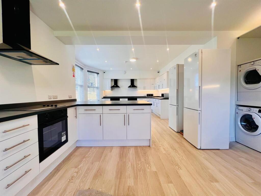 Communal kitchen2.jpeg