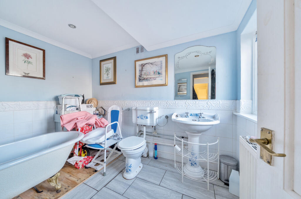 1385610-7-6929ff5...