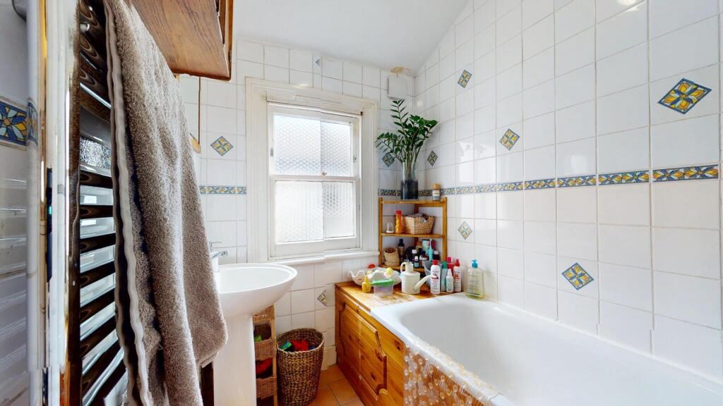 Bright and inviting bathroom suite featuring a ...