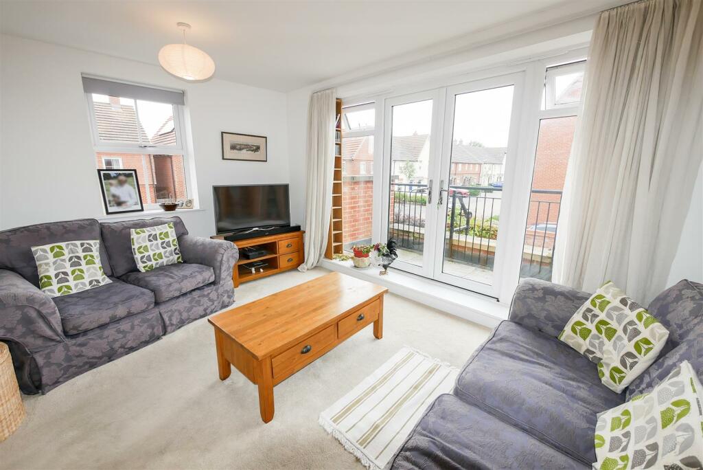 BEDROOM/RECEPTION ROOM