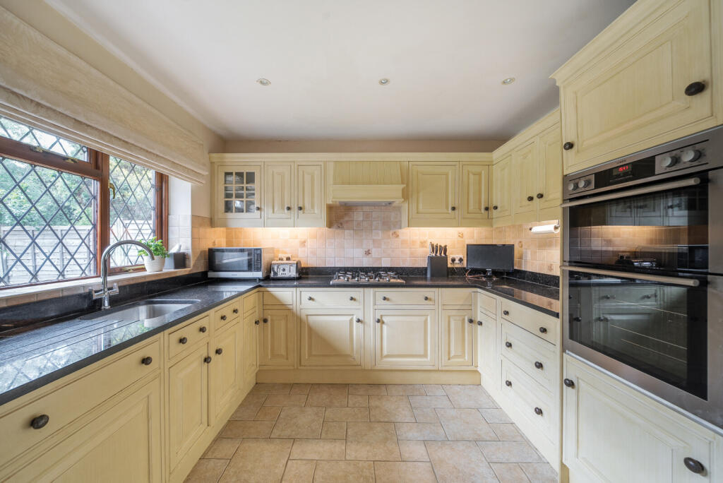 1313877-9-686e9f1...