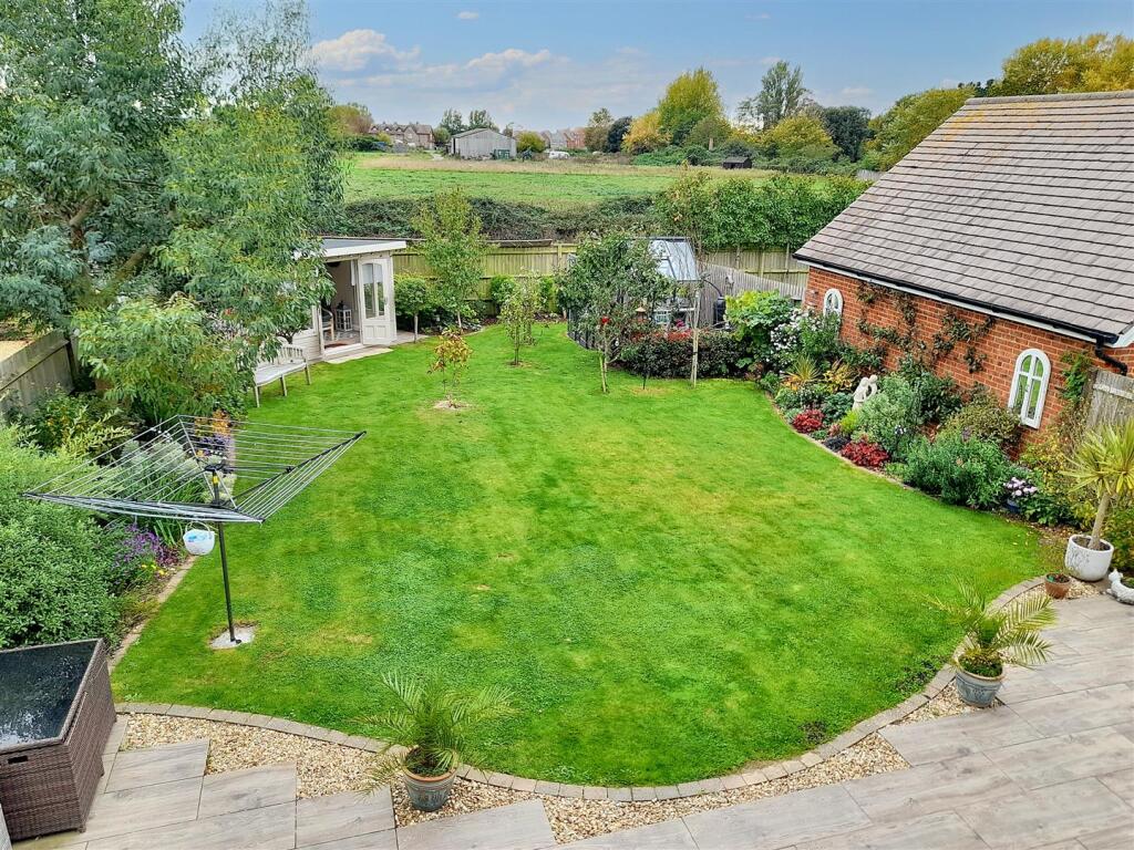 Rear garden 8 new.jpg