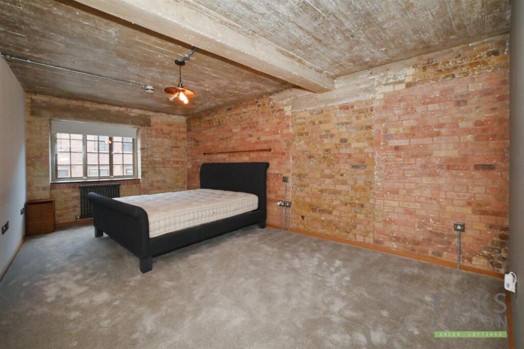 studio bed.jpg
