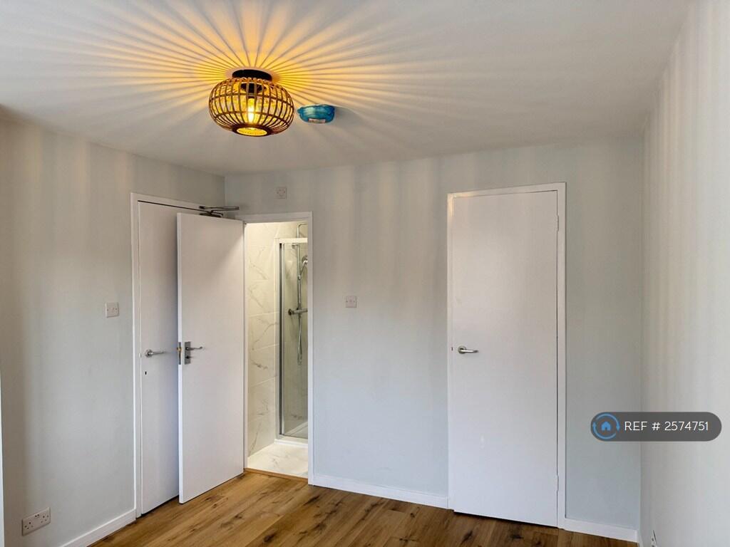 Front Bedroom With En-Suit