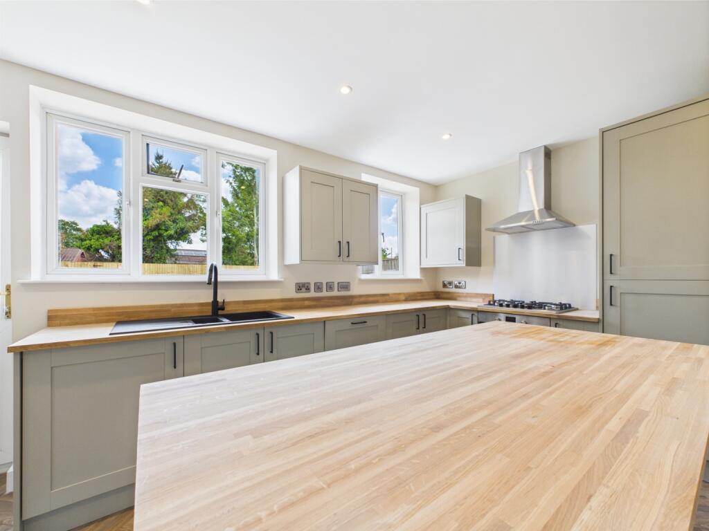 CAM03062G0-PR0163-STILL014