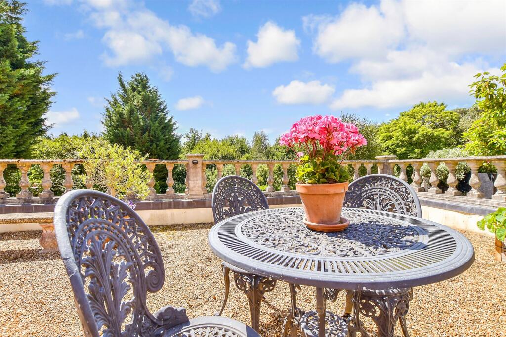 External Lifestyle Photograph