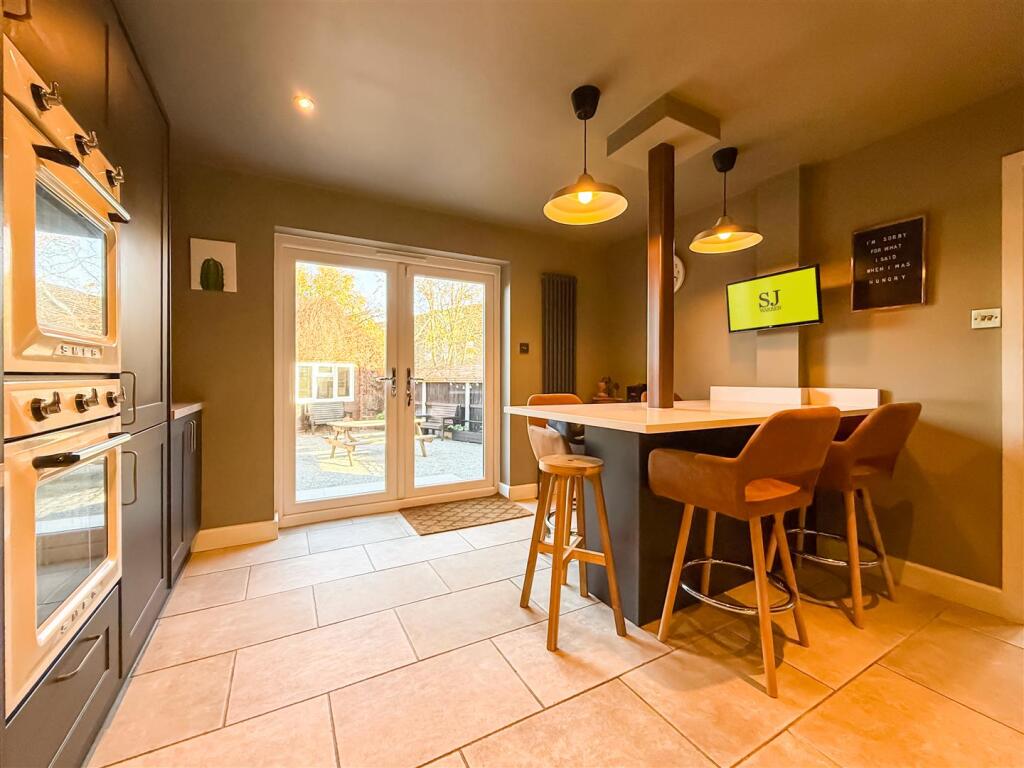 kitchen/dining