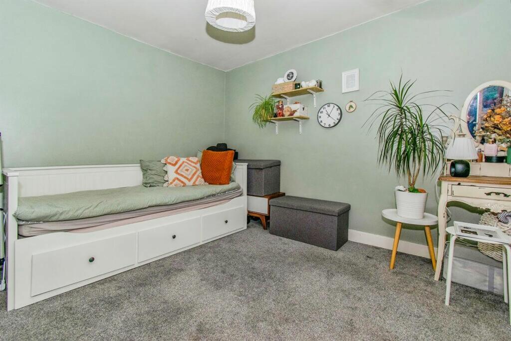 Sitting Room / Bed 3
