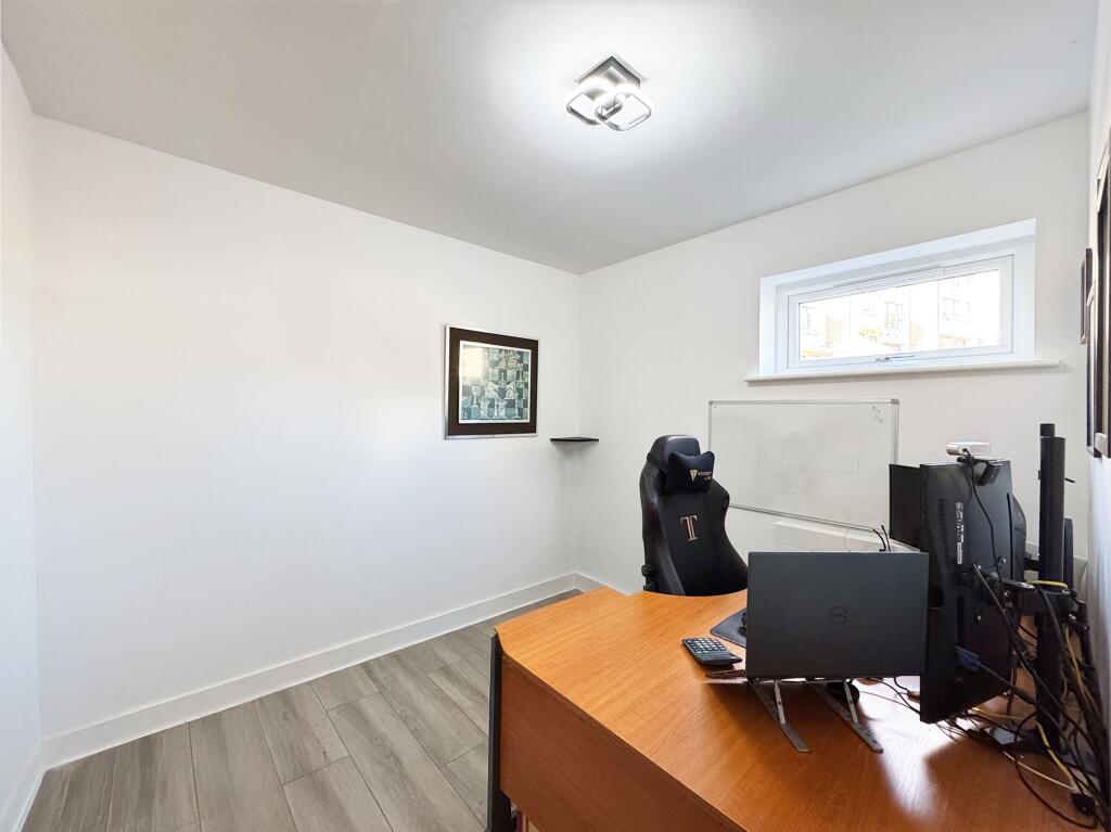 Bed 4 /Office
