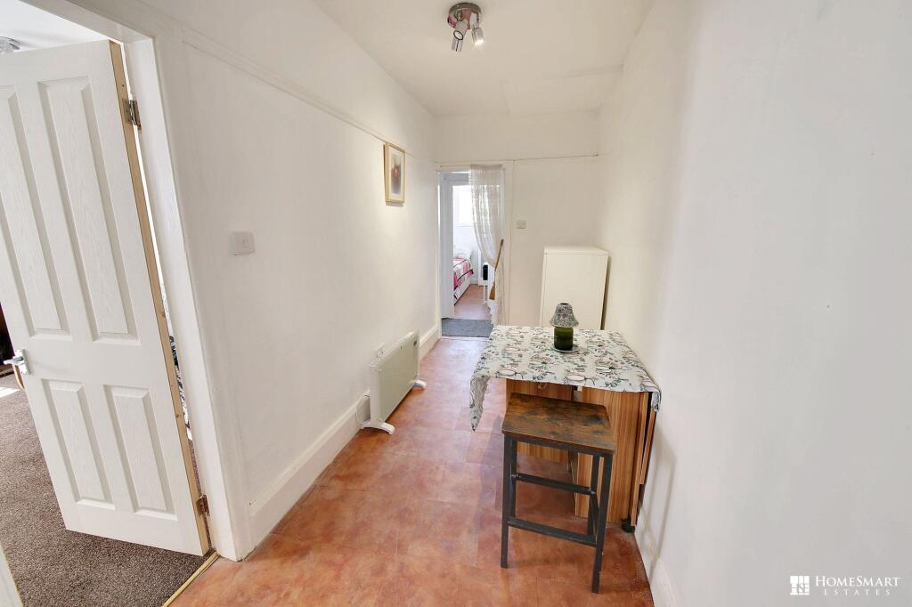 Hallway / Dining area