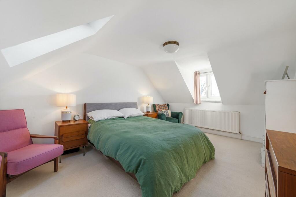 Bedroom 1 (2).jpg