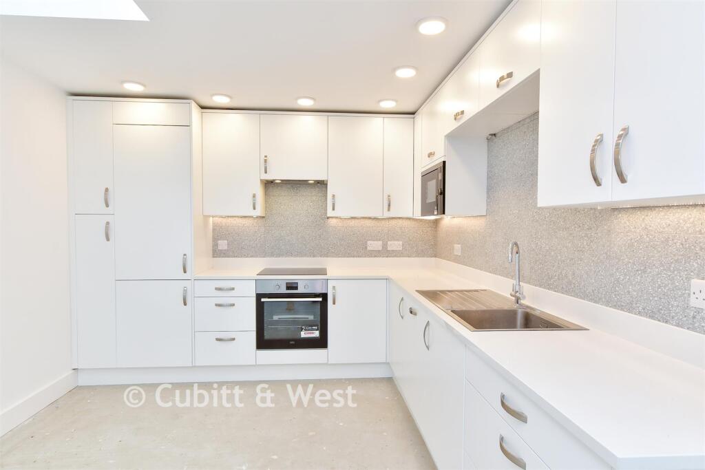 Lounge/ Kitchen