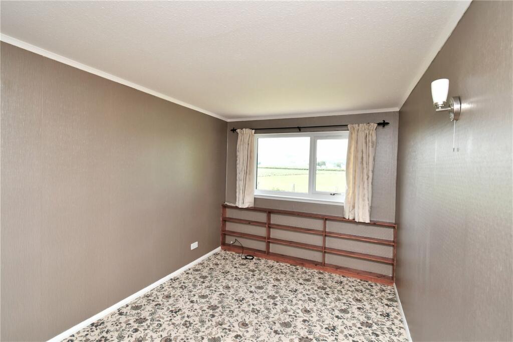 Dining / Bed 4