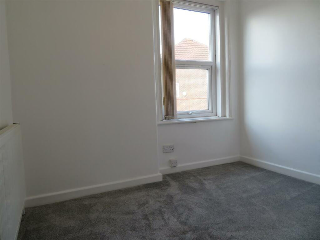 7 Newcome Bed3.JPG