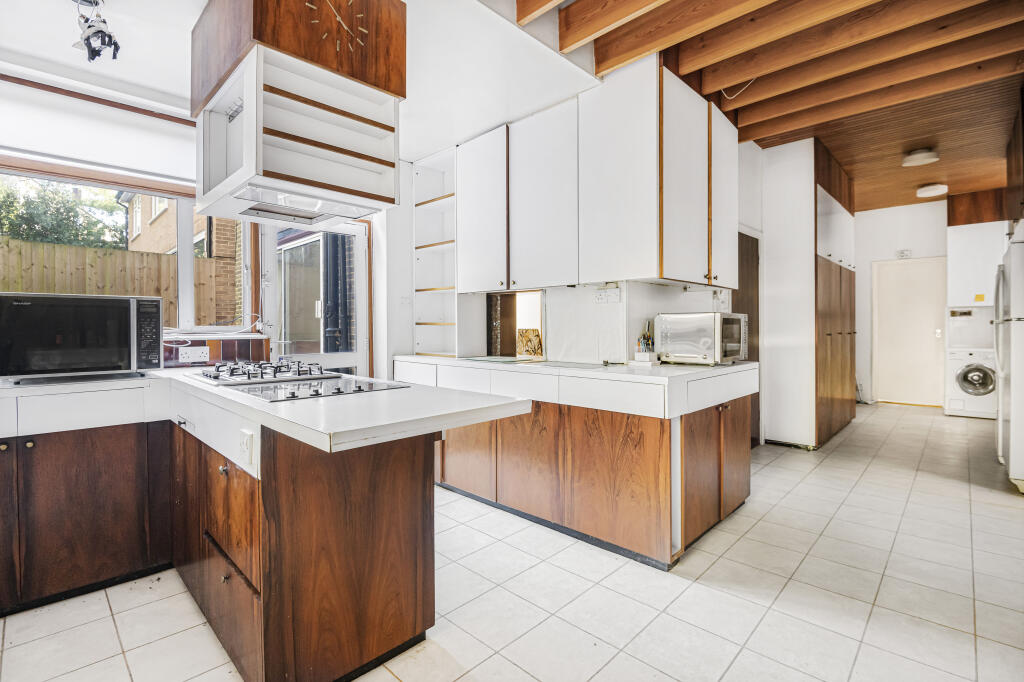 19 West Heath Gardens, Hampstead, London, NW3 7TR