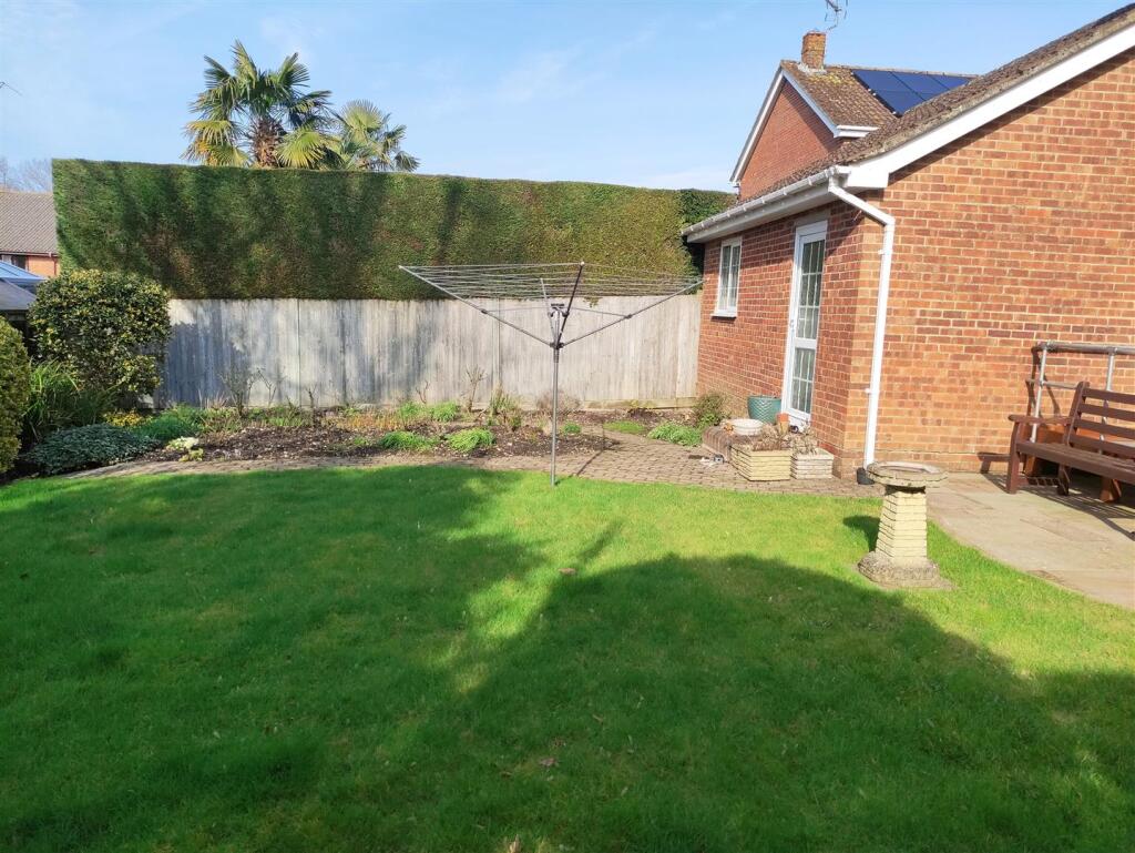 rear garden 3.jpg